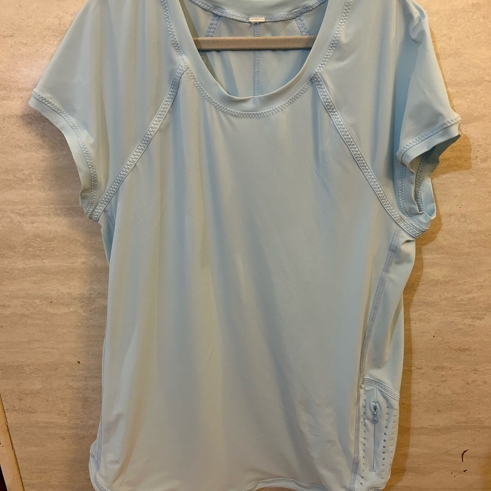 Lululemon Lightweight Blue Women’s 
Short-Sleeve Shirt